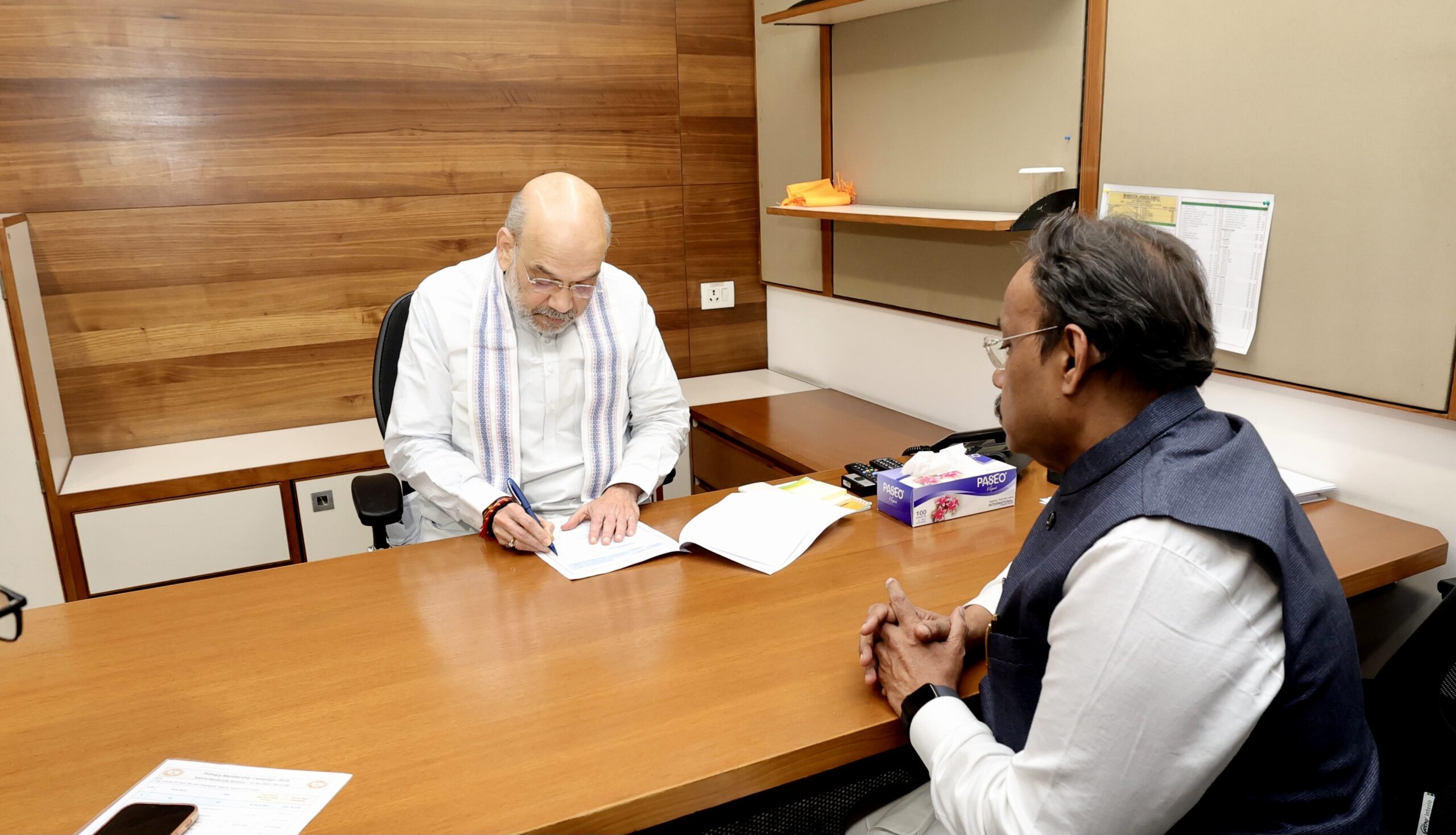 বিজেপির সক্রিয় সদস্যতা অভিযানে সদস্যপদ পুনর্নবীকরণ করলেন অমিত শাহ